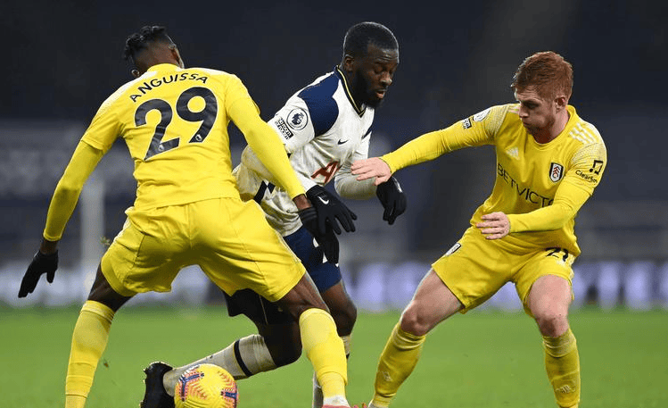 关于利兹联主场大败阿斯顿维拉，遭遇连败的信息